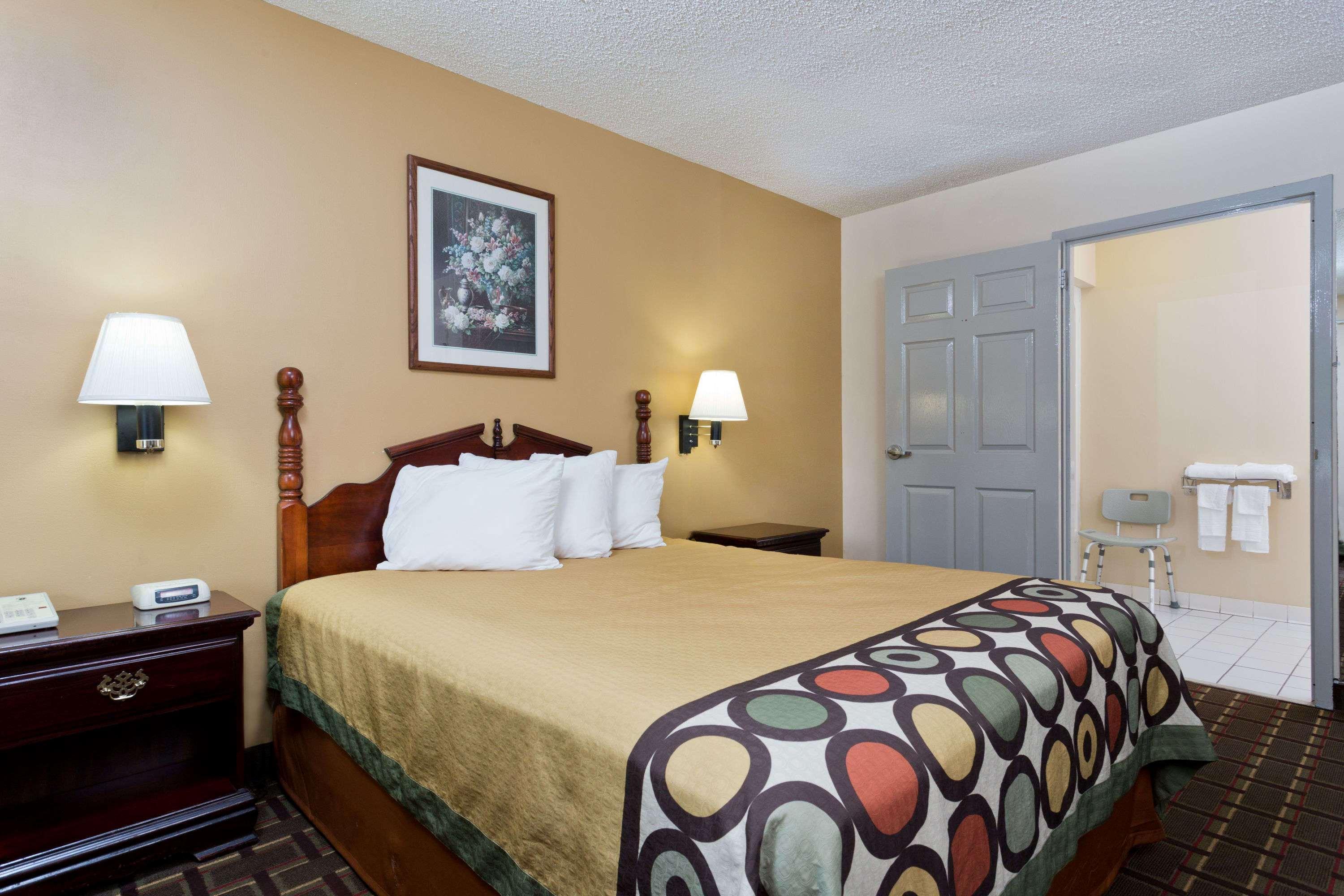 Super 8 By Wyndham Franklin Hwy 31 Hotel Exterior photo