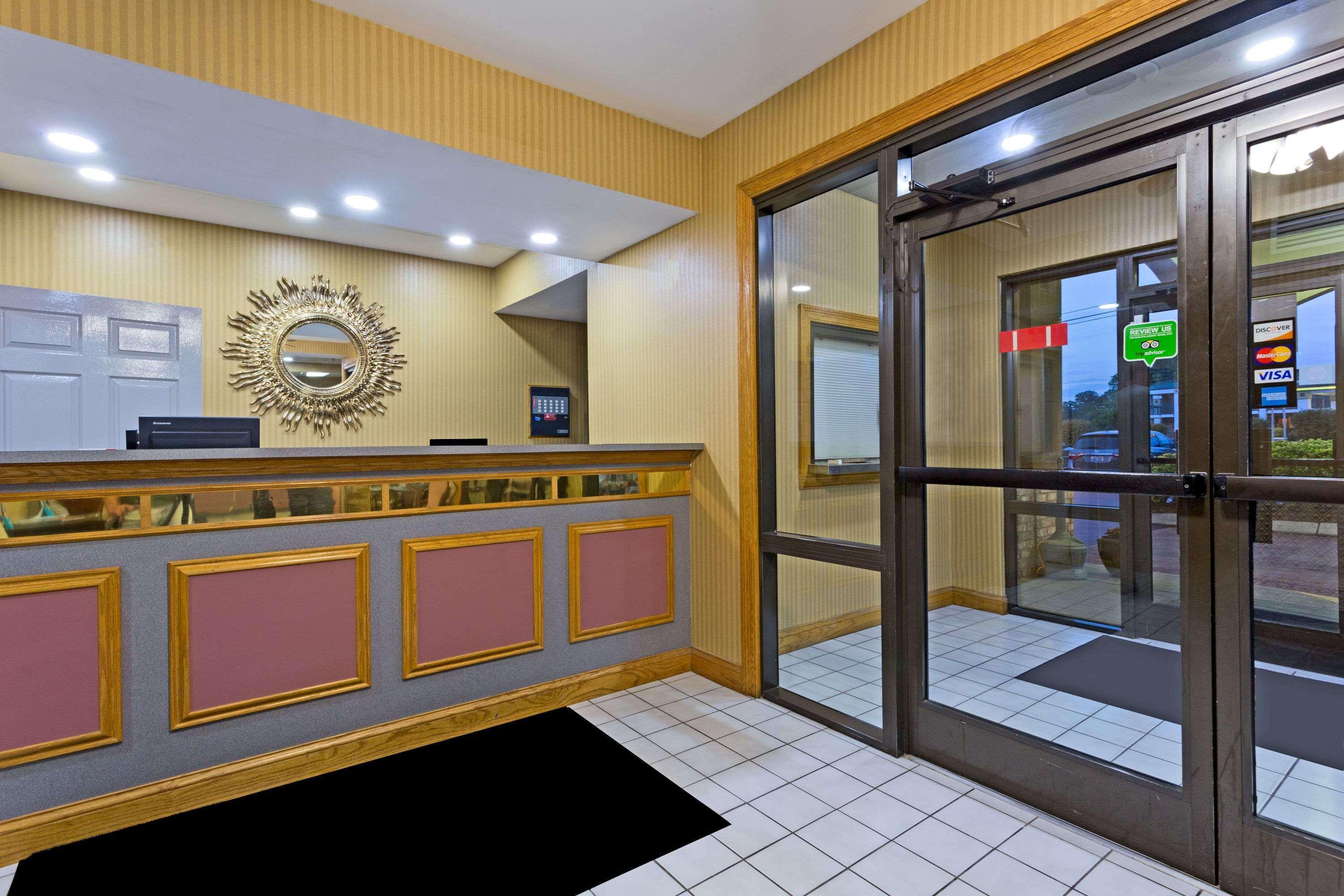 Super 8 By Wyndham Franklin Hwy 31 Hotel Exterior photo
