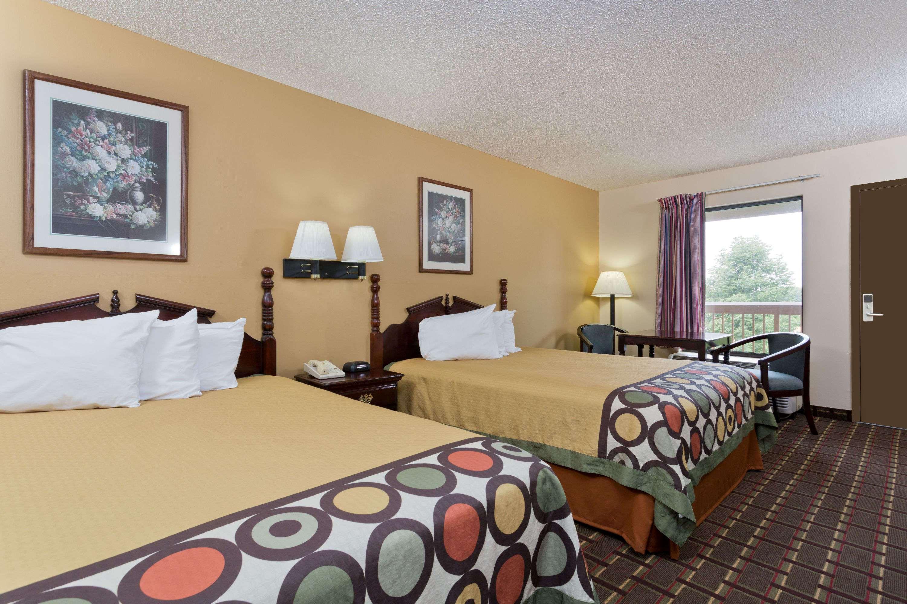 Super 8 By Wyndham Franklin Hwy 31 Hotel Exterior photo