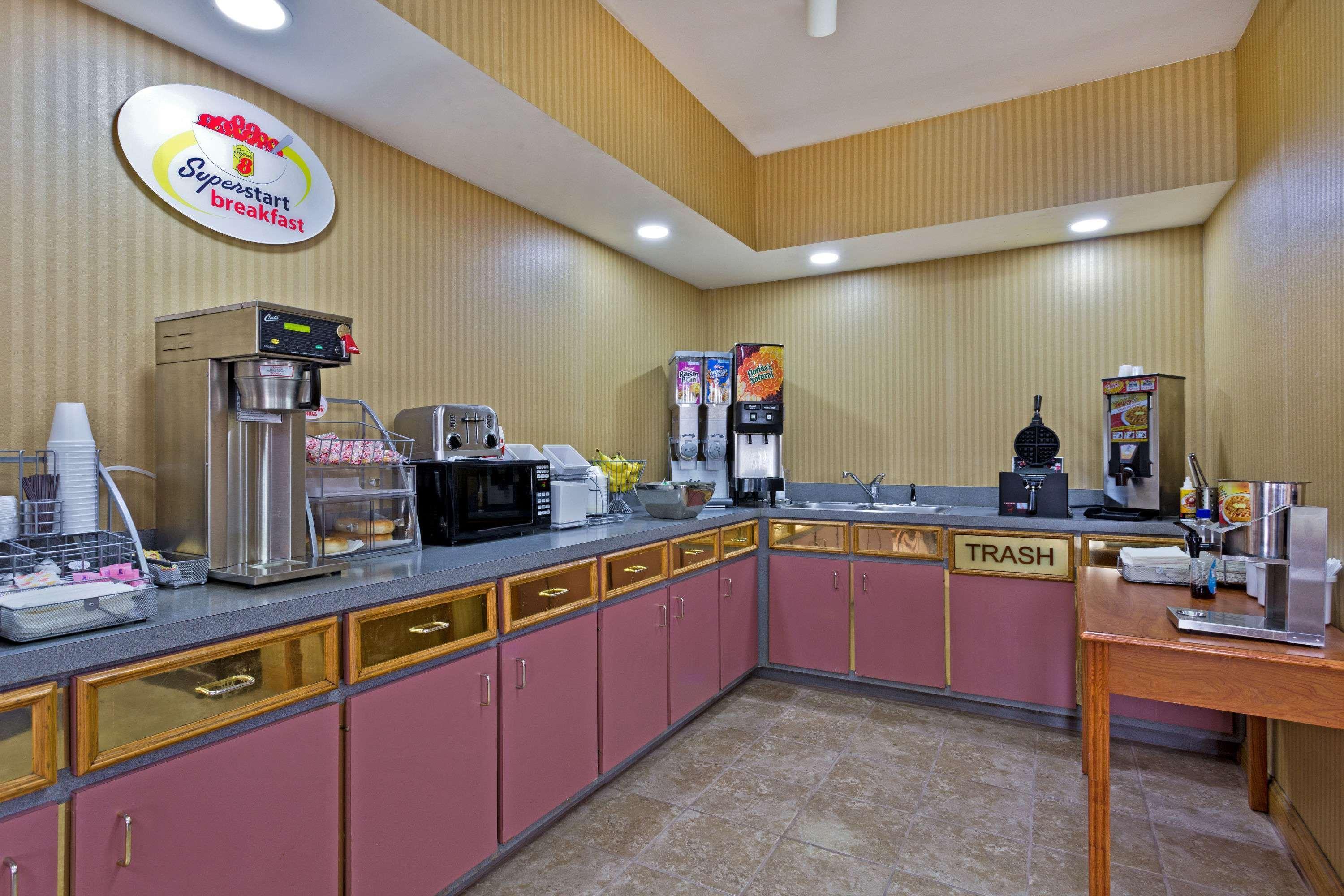Super 8 By Wyndham Franklin Hwy 31 Hotel Exterior photo