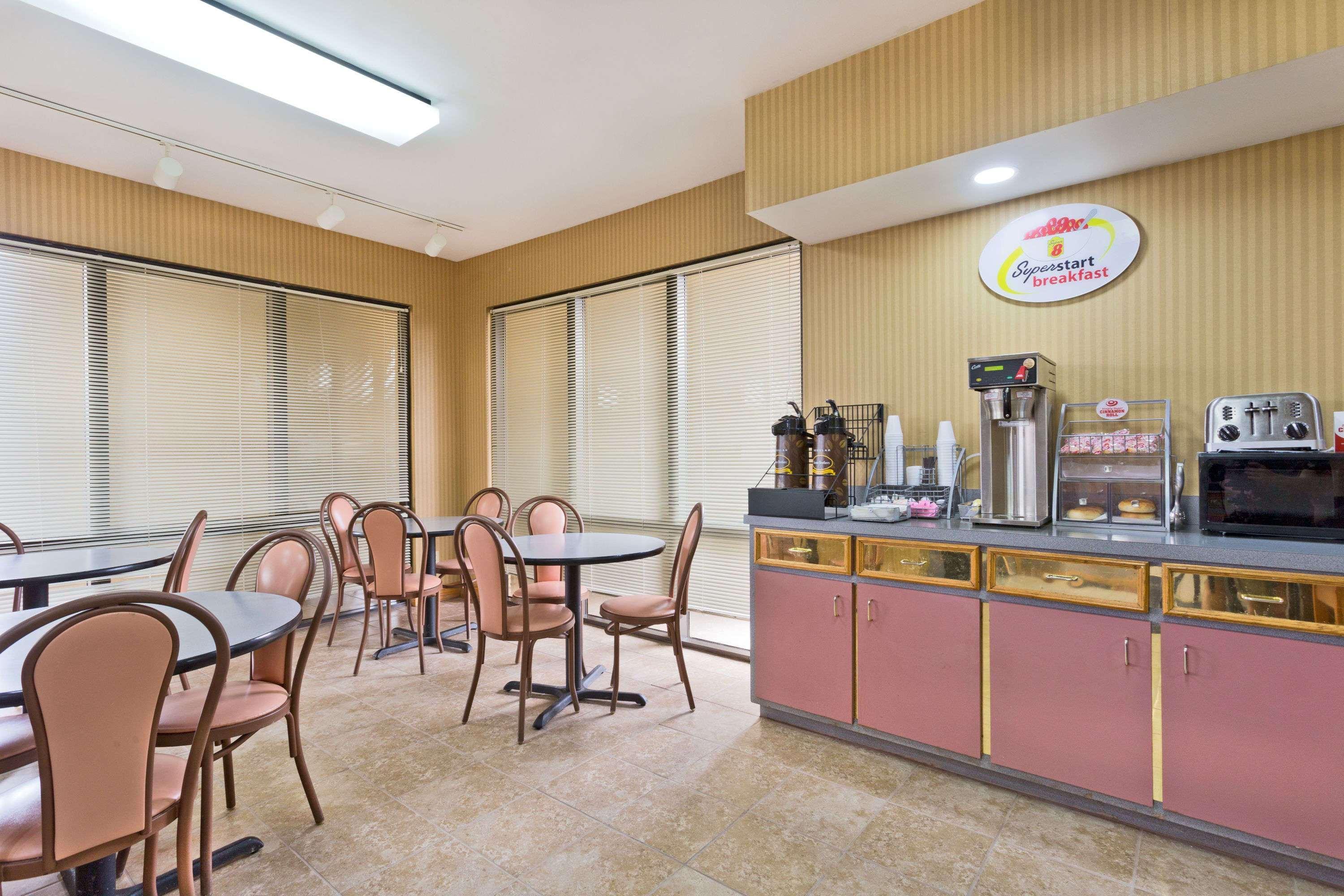 Super 8 By Wyndham Franklin Hwy 31 Hotel Exterior photo